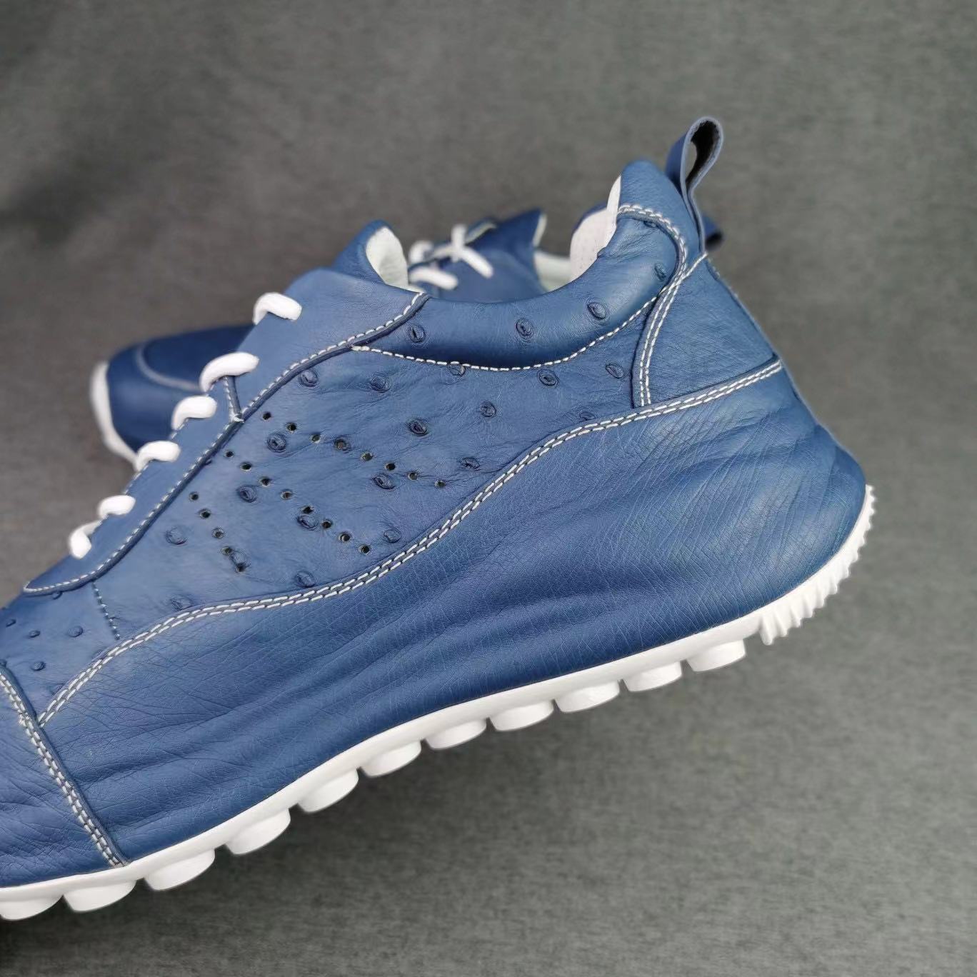 Ostrich Causal breathable comfy Sneaker