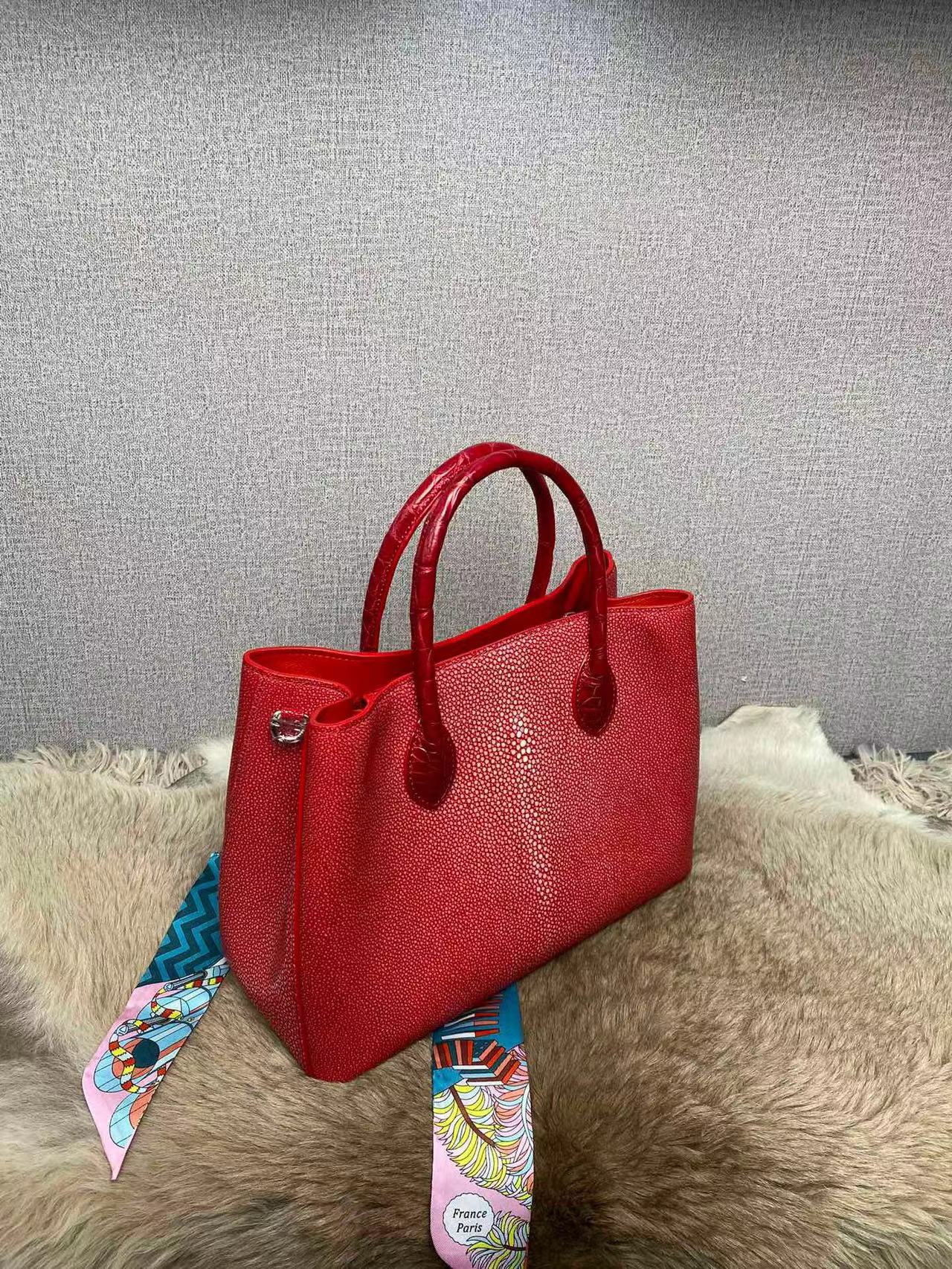 Pearl Fish Simple Elegant Handbag