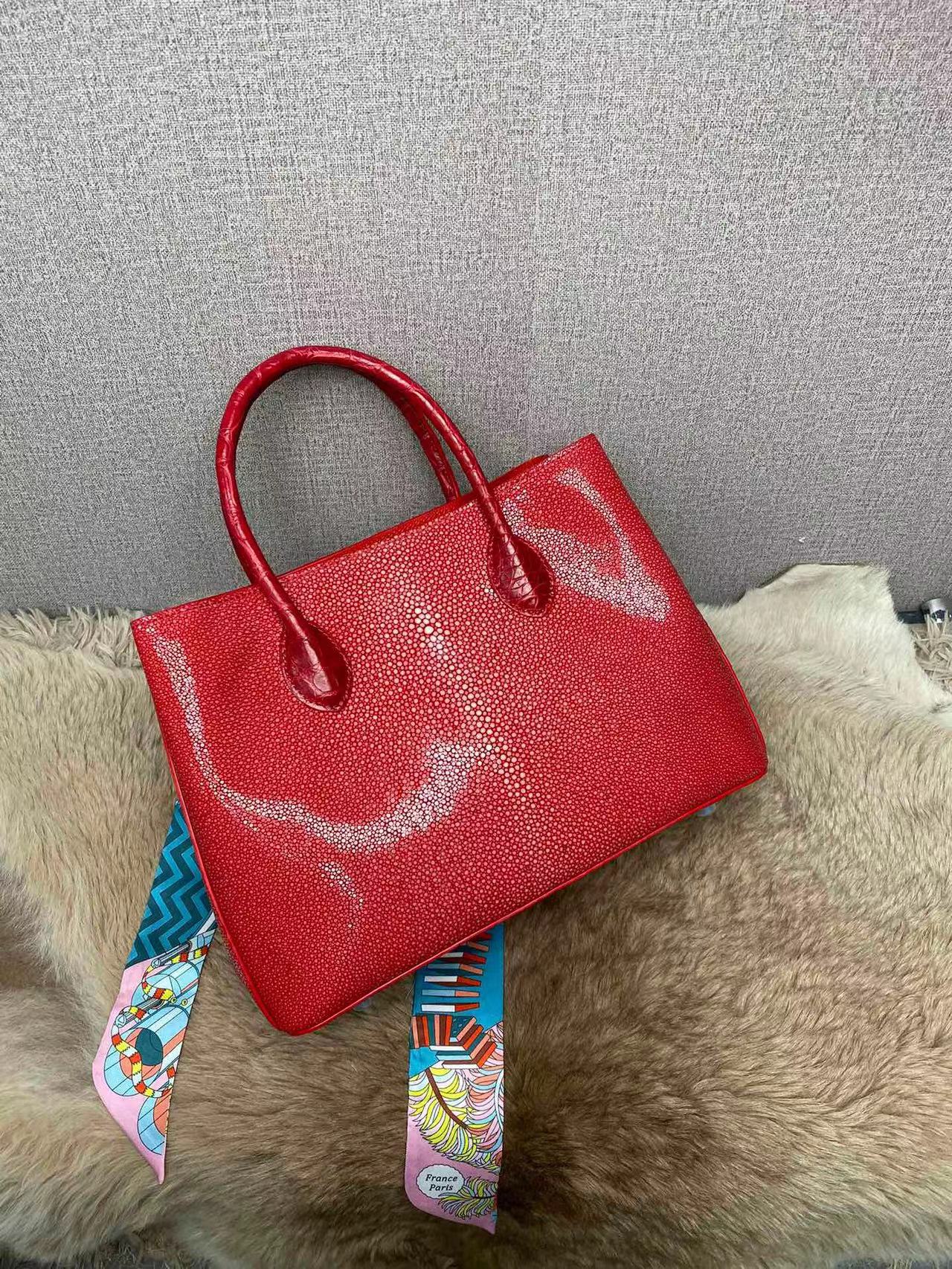 Pearl Fish Simple Elegant Handbag