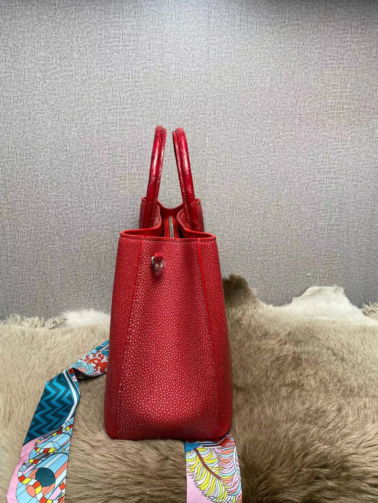 Pearl Fish Simple Elegant Handbag